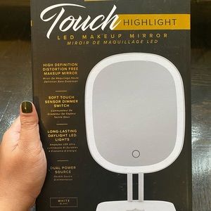 *BRAND NEW* Light Up Makeup/Vanity Mirror